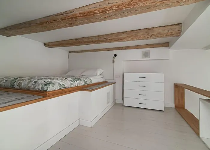 Lovely Loft In Old Town With Free Parking By Urban Rent Apartment