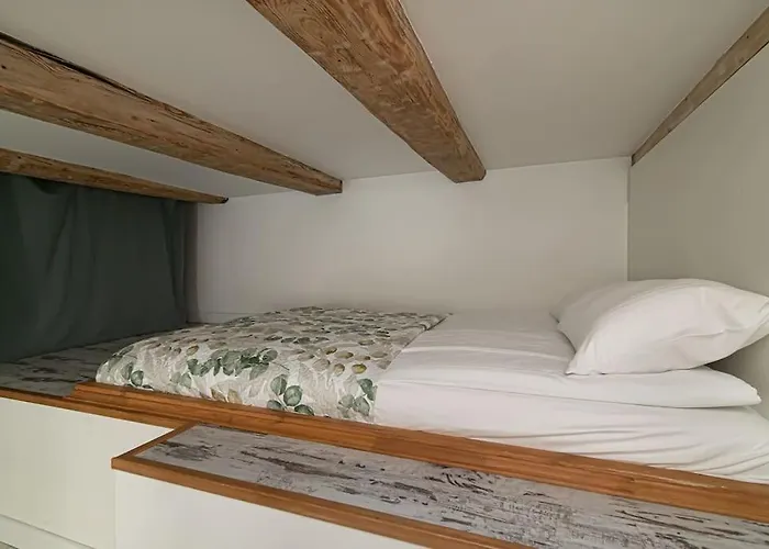 Lovely Loft In Old Town With Free Parking By Urban Rent Apartment